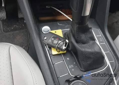 2020 Volkswagen Tiguan 2.0T Se/2.0T Se R-Line Black/2.0T Sel from USA, damaged, VIN 3VV2B7AX7LM055040